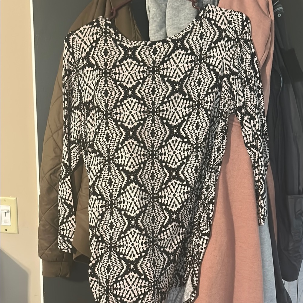Black and White Patterned Women's Top